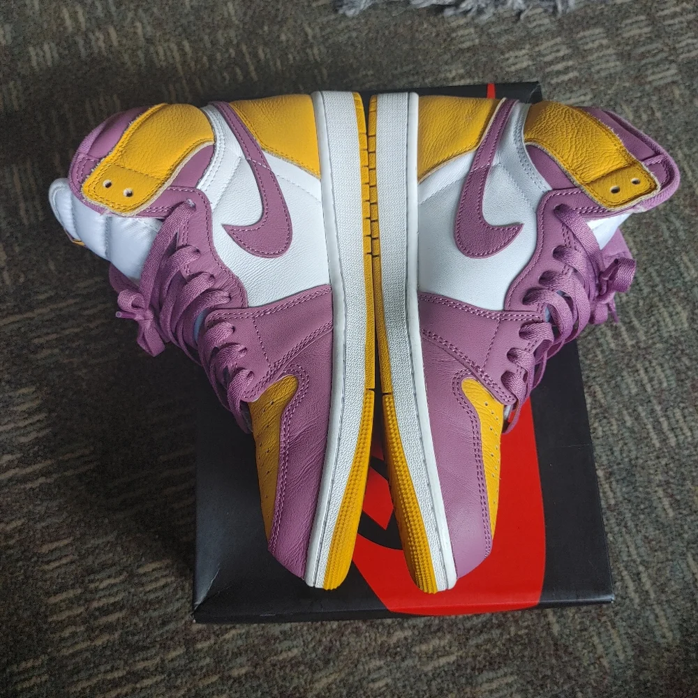 Jordan 1 High OG Brotherhood (GS) - Picture 7 of 8